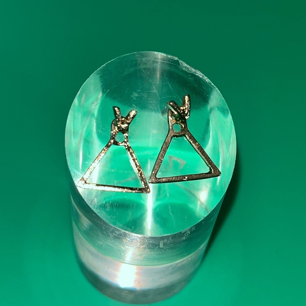 Triangle earrings - Picture 3 of 3